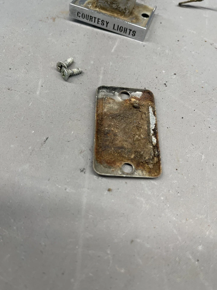 Oldsmobile Starfire Jetstar 98 1963 1964 luz de cortesía lámpara de tablero Pontiac 88 OEM Foto 3 de 4