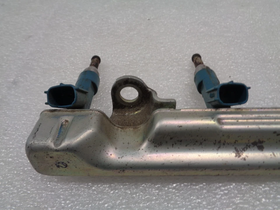 Toyota Prius 2010-2011 riel de combustible con inyectores 23250-37020 OEM AK2102102 Foto 3 de 4