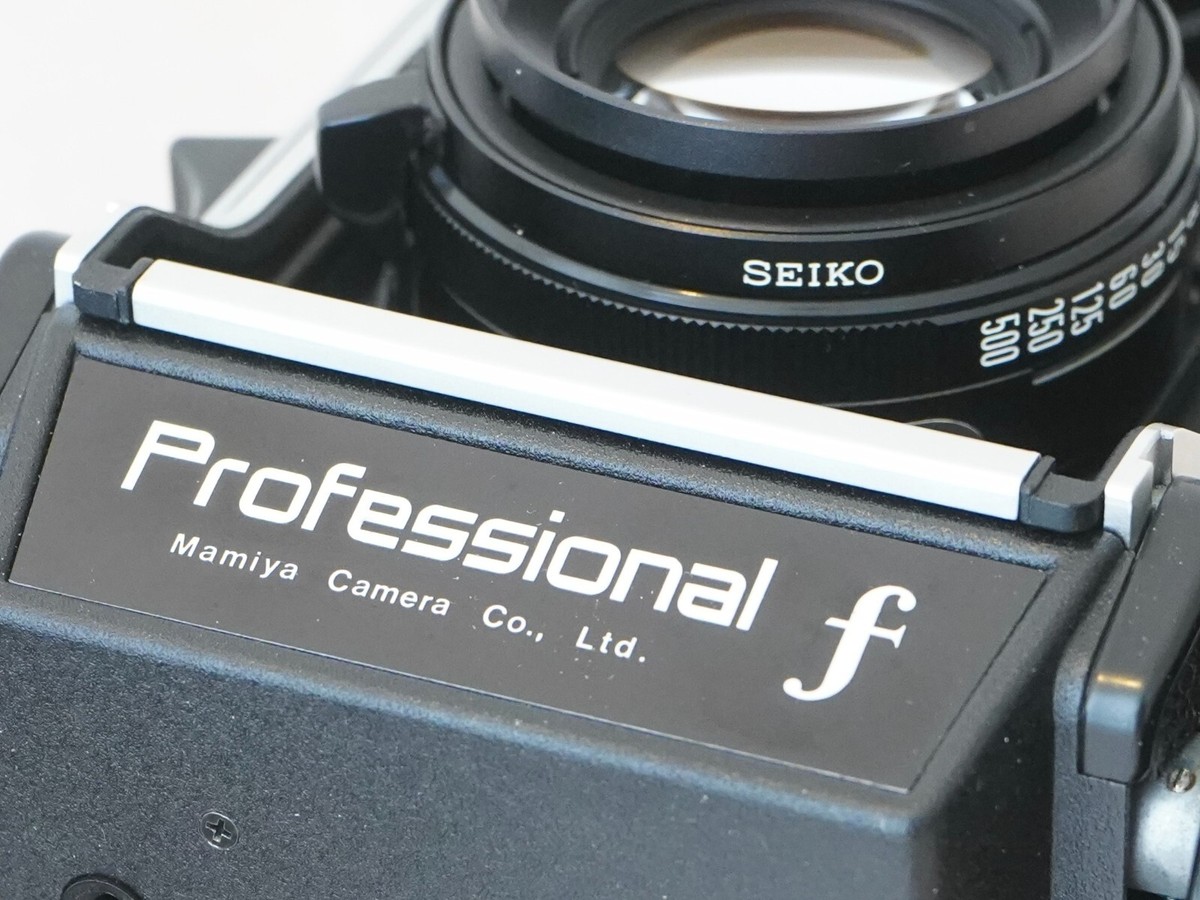 Near MINT Mamiya C220 Professional F + Sekor 80mm F2.8 Blue Near MINT Mamiya C220 Professional F + Sekor 80mm F2.8 Blue