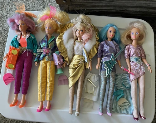 Vintage 1986 Jem And The Holograms 5 Doll Lot Plus Accessories