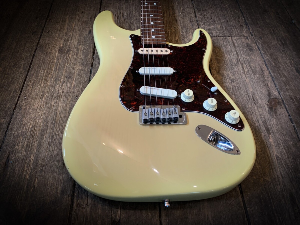 え*む様 □ Fender STRATOCASTER メタリックブルー 1994 1994 Fender Stratocaster Deluxe Plus in Blonde finish with