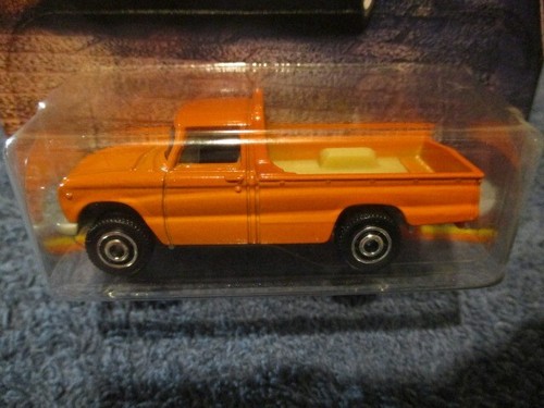 MATCHBOX 2022 JAPAN ORIGINS SET, 1962 NISSAN JUNIOR. #8/12