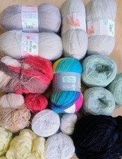 Wollpaket ca. 1,5 kg Strickgarn Effektgarn verschiedene Sorten vieles neu