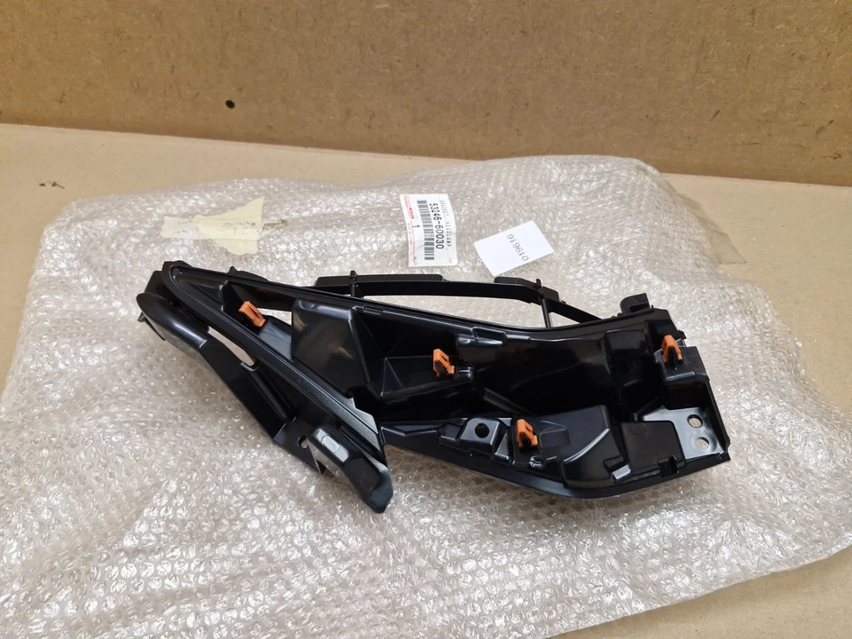 Soporte de faro delantero izquierdo Toyota Land Cruiser 2017-en 5324660030 genuino NUEVO Foto 2 de 4