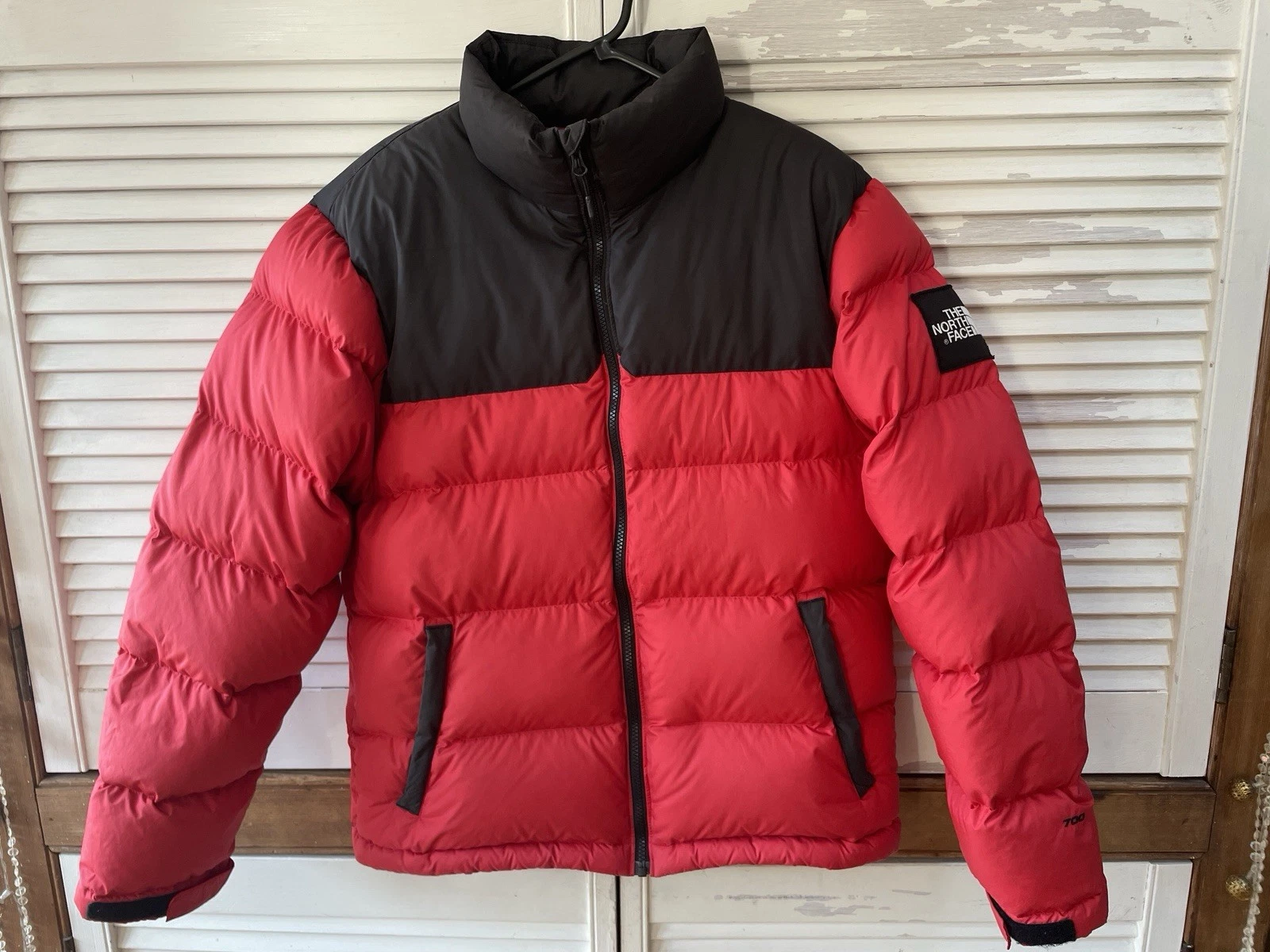 The North Face 1996 Retro Nuptse Jacket Men’s Red 700 Down Puffer Size M Medium
Opens in a new windo