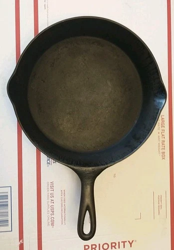 WAGNER Sidney O. Cast Iron Skillet #8,  Heat Ring, Arc Logo, Circa 1895-1920