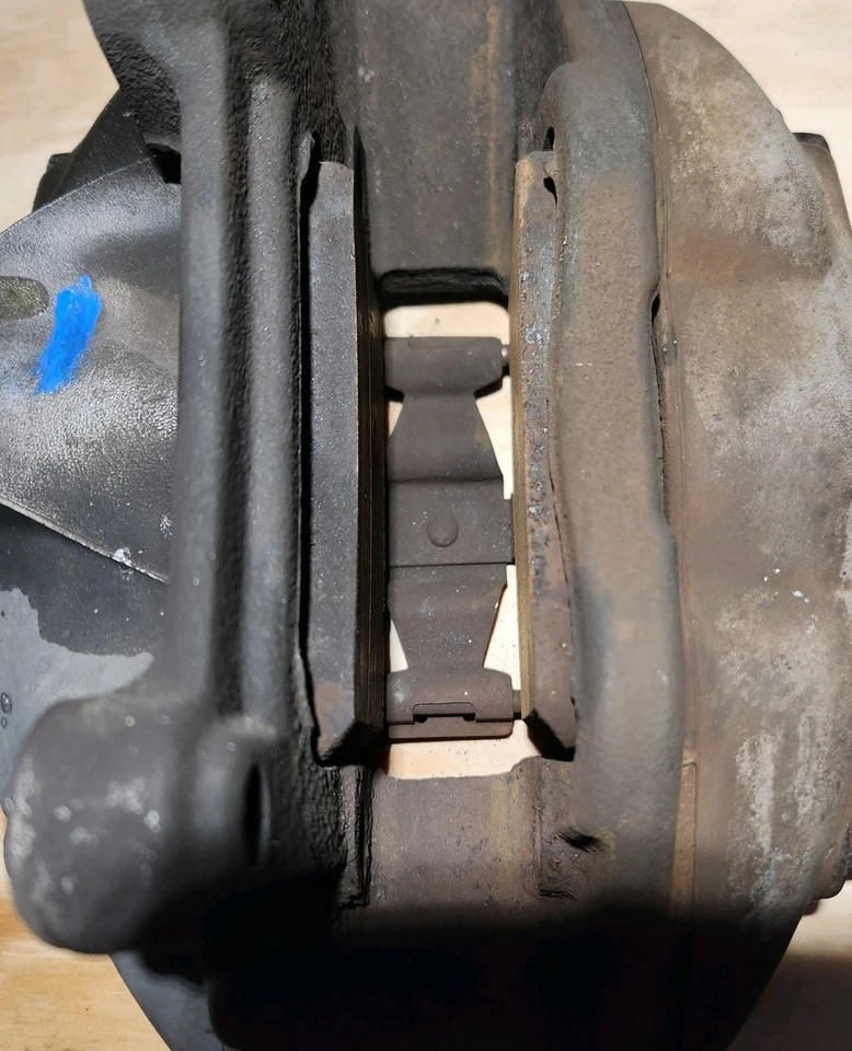 '05-07 Juego de pinzas de freno delanteras derecha e izquierda Mercedes W203 C230 OEM Foto 3 de 4