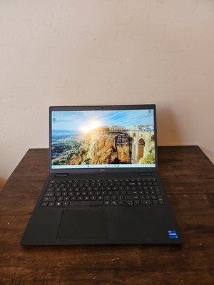 Dell Latitude 3520 15.6'' Laptop i5-1135G7 16GB RAM 256GB SSD Windows 11 Pro