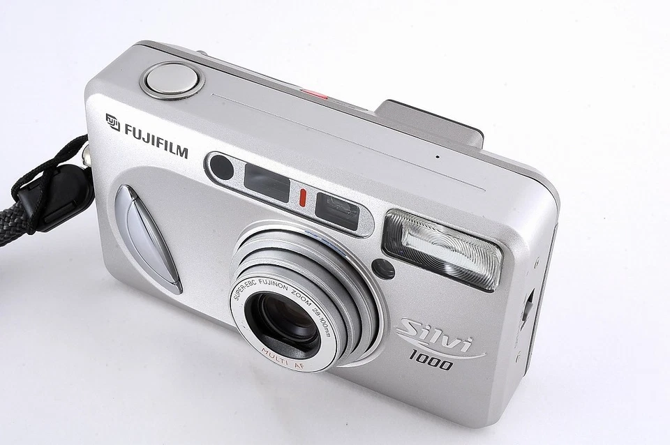 [近乎完好]富士 Silvi 1000 银色 35 毫米傻瓜胶片相机 来自日本 — 第 4/4 张图片