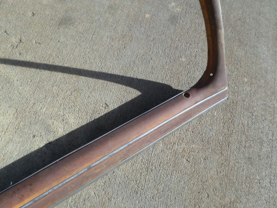 1942-1946 Chevrolet Fleetline AeroSedan Door Garnish Moulding GM OEM Driver Side - Imagem 4 de 4