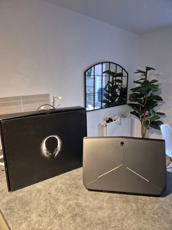 Alienware 17 R2  Gaming Laptop, 1TB Hard Drive, Boxed + FAST UK 🇬🇧 DELIVERY! - Image 2 of 4