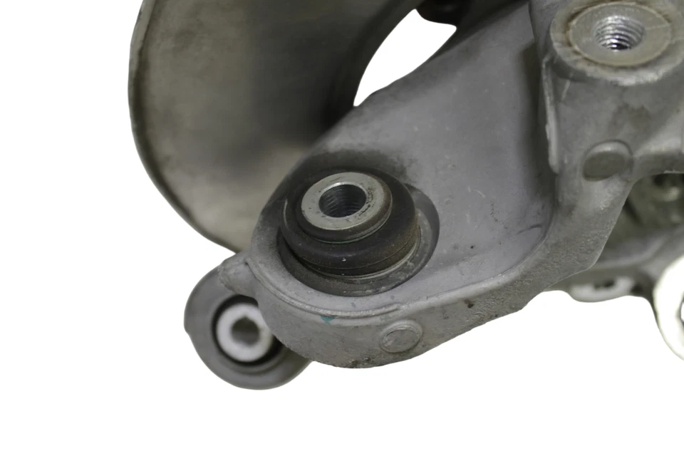 Buje de rueda de suspensión trasera izquierda Toyota Supra GR 2020-2023 fabricante de equipos originales Foto 4 de 4