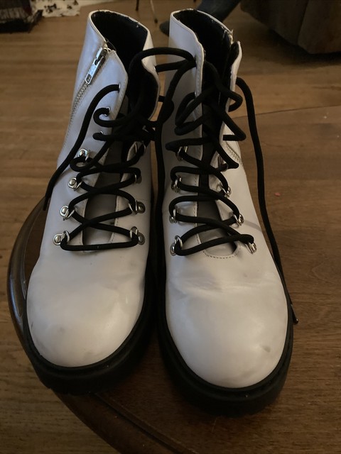 skechers boots white
