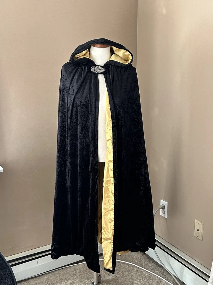 Capa de terciopelo negro forrada con capucha talla L Foto 2 de 4