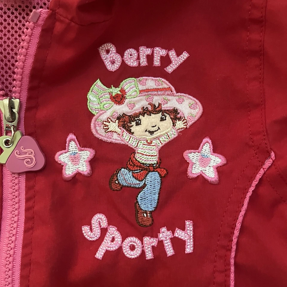 Jaqueta esportiva vintage 2005 morango shortcake meninas frutas vermelhas tamanho 4T - Imagem 2 de 4