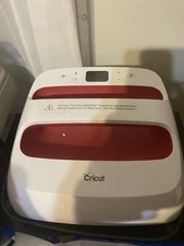 Cricut EasyPress 2 Raspberry, 9" x 9" Heat Press For arts And Crafts W/base
