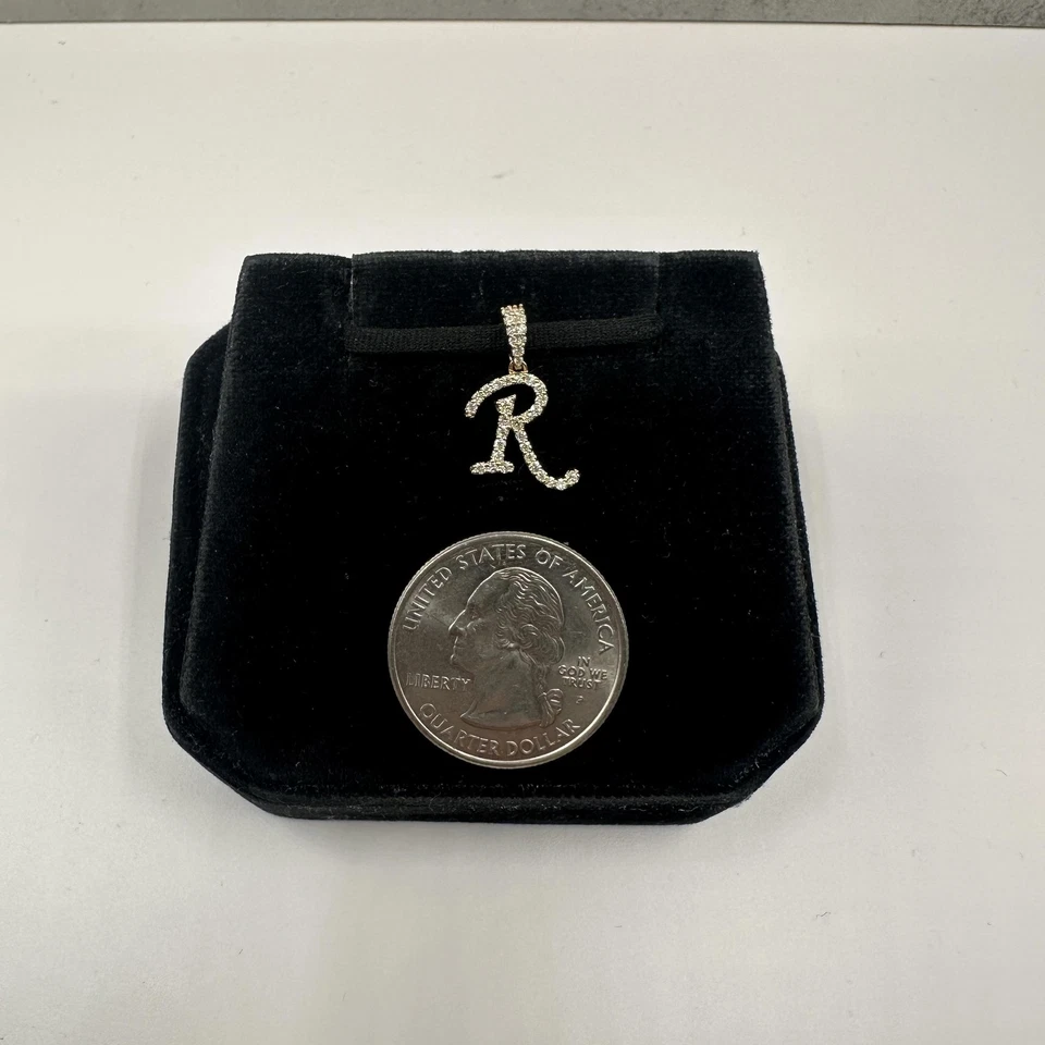 Diamond "R" Initial Pendant in 10kt Yellow Gold - 0.18ctw Diamonds, New - Image 4 of 4