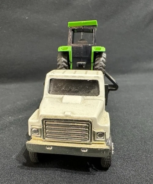 Ertl Deutz-Allis Delivery Truck #2204 with Deutz Allis 6260 Tractor 1/64 Scale - Image 3 of 4