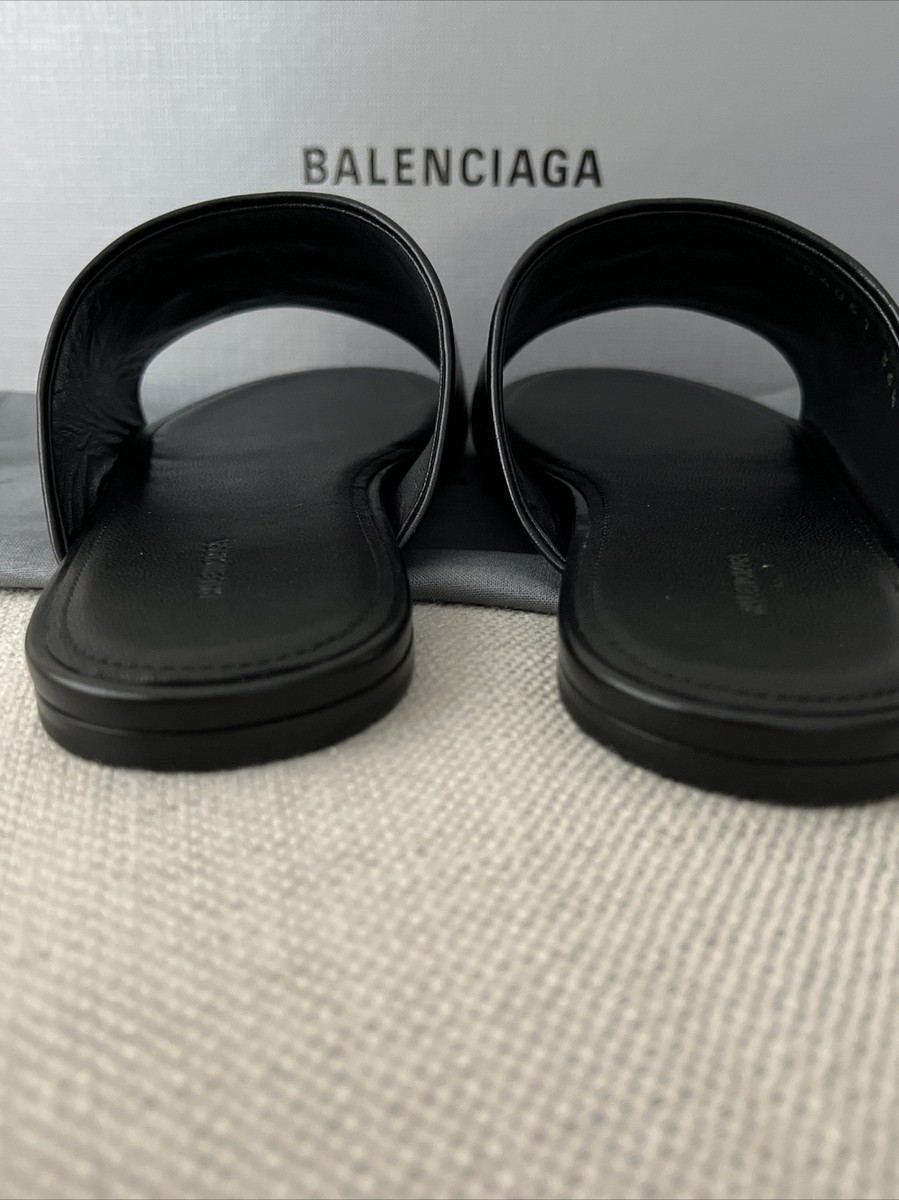 サンダル BALENCIAGA SLIPPER (834414WBDH1 1000) NEW BALENCIAGA Oval GOLD BB Mule Sandal In Shiny Black