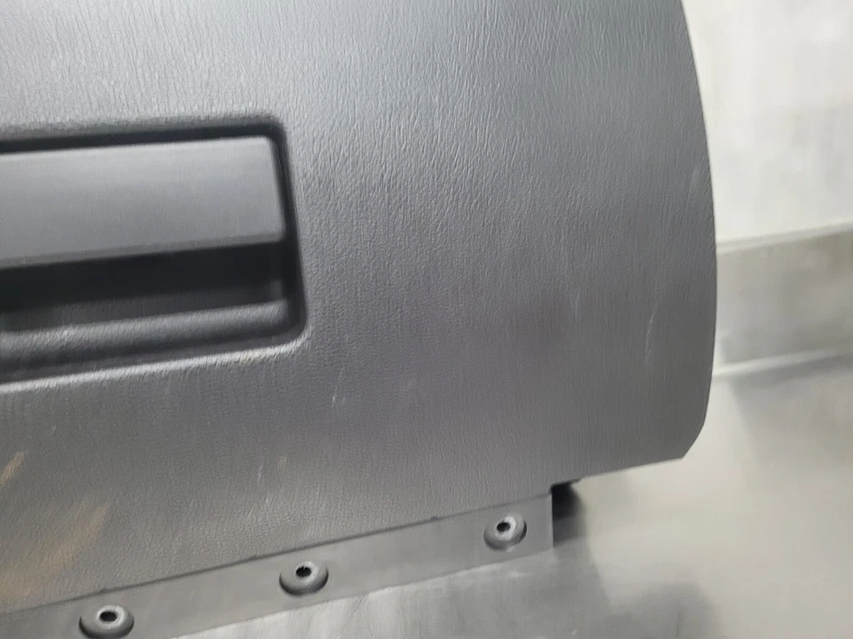 Ford Mustang 2010-2013 guantera compartimento de almacenamiento negro carbón OEM Foto 4 de 4