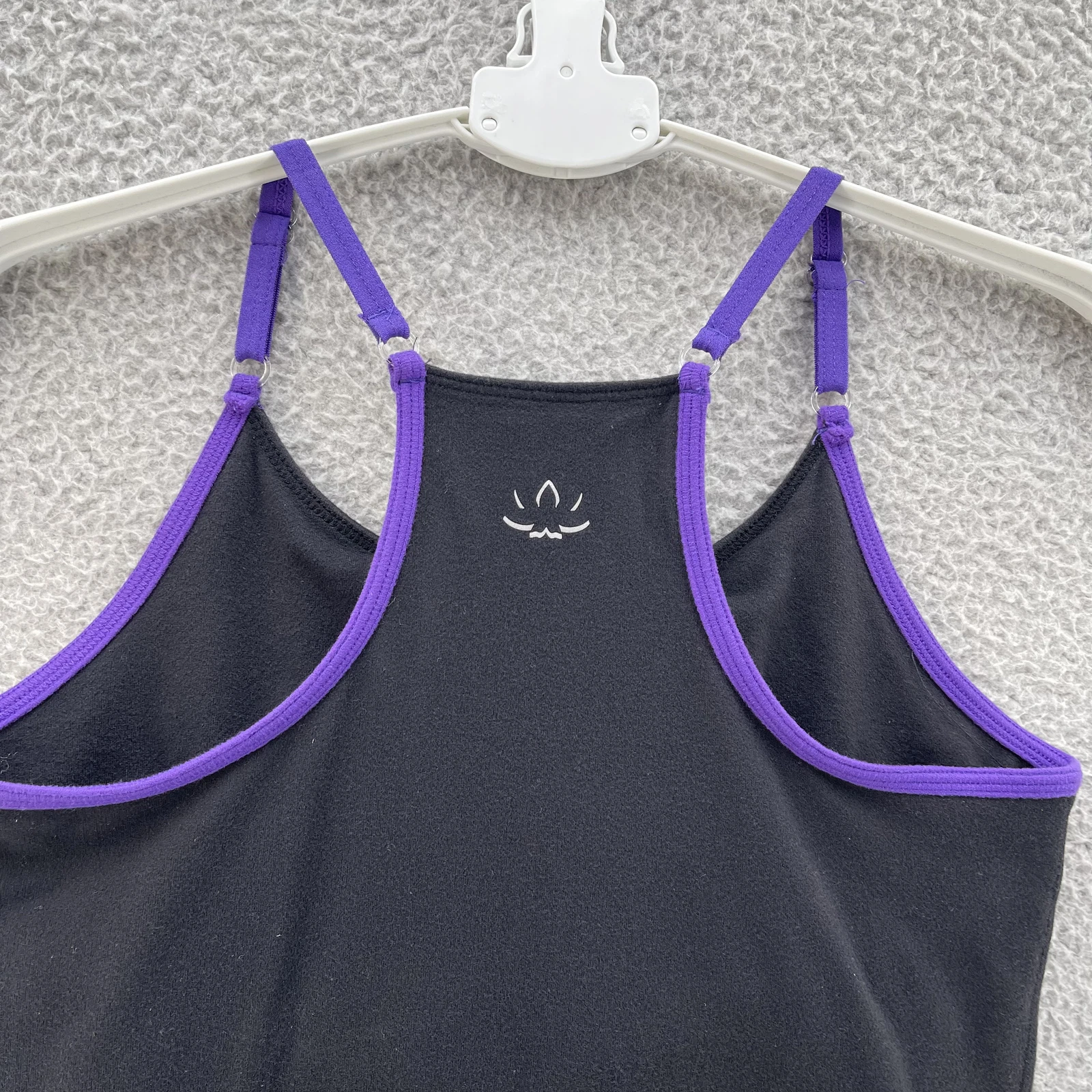 beyond-yoga equinox purple trim stretch activewear tank-top