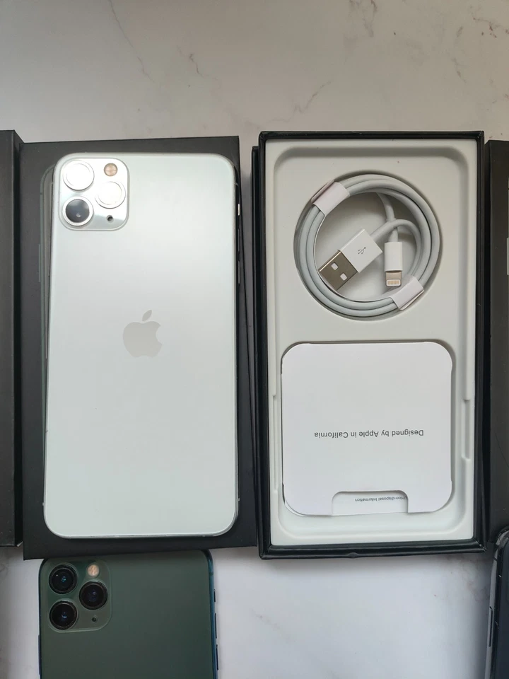 Apple iPhone 11 Pro Max 64GB 256GB - Fully Unlocked - VERY GOOD Condition - Image 2 of 4