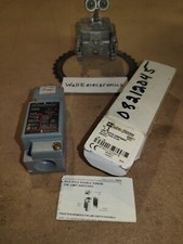 E50AT1 CUTLER HAMMER, E50SA LIMIT SWITCH BODY AND E50DT1 OPERATING HEAD