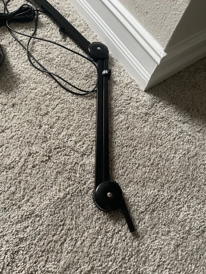 Rode Microphone With Shock Mount And Stand Streaming Twitch Gaming Set Up PC - Image 2 of 4