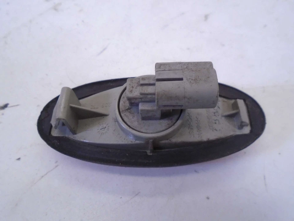 REPETIDOR LATERAL NISSAN MICRA 1998-2000 Foto 2 de 4