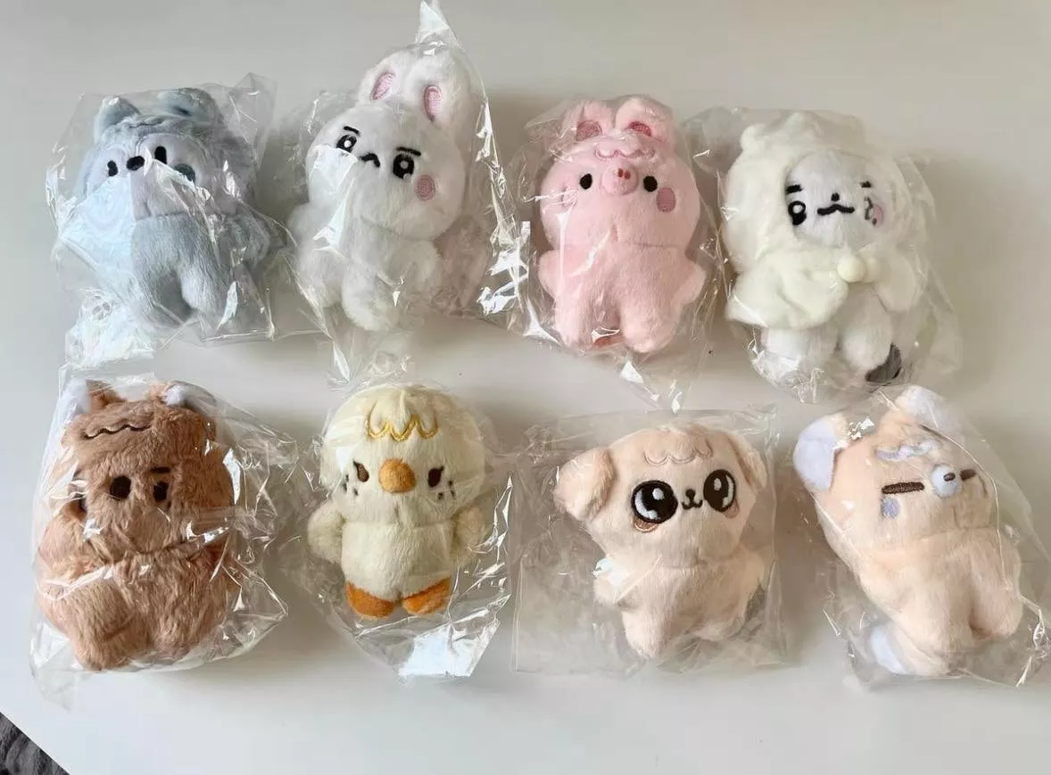 Lot de 2 poupées en peluche Stray Kid de 21,1 cm, jouets en peluche pour  enfants et fans (chiot + Quokka) : : Jeux et Jouets