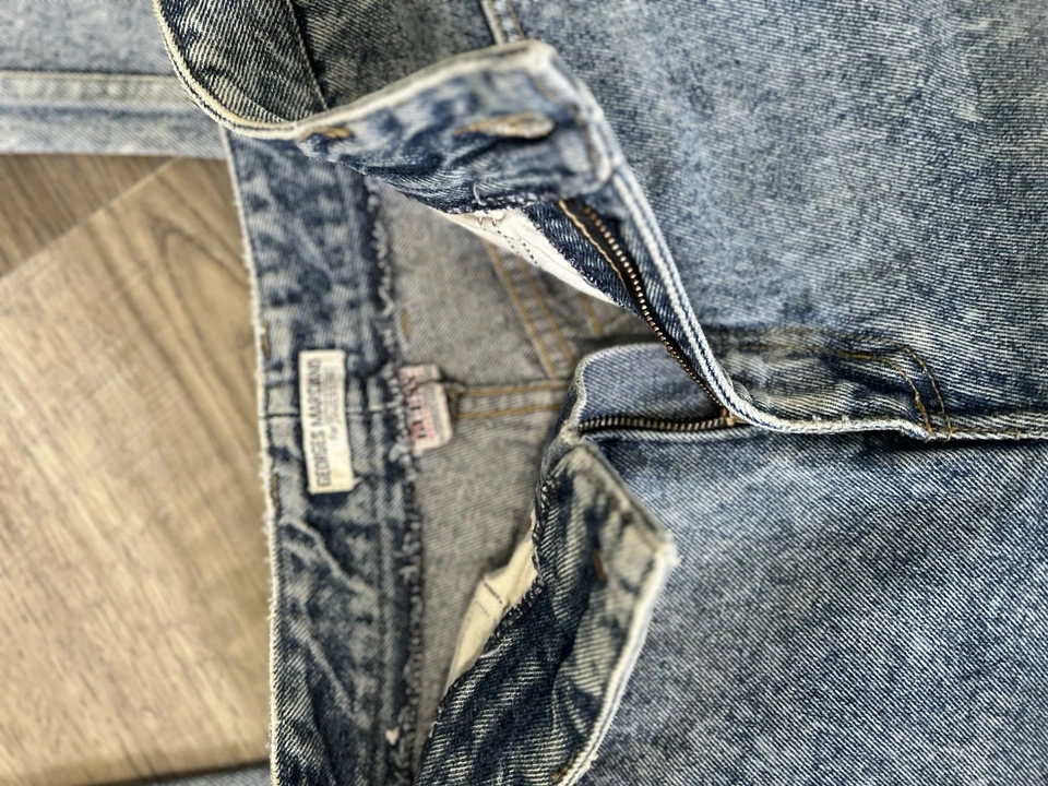 Vintage GUESS Women’s Mom Jeans 80’s Acid Wash Look High Waisted - Image 4 of 4