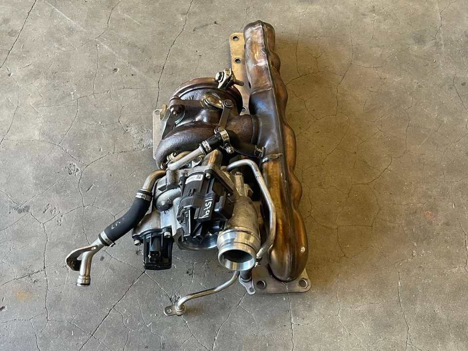 Conjunto turbocompresor motor BMW 640i F06 16 17 18 3,0 L 1579 OEM Foto 2 de 4