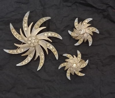 Sarah Coventry Signed Evening Comet Brooch and Earring Set