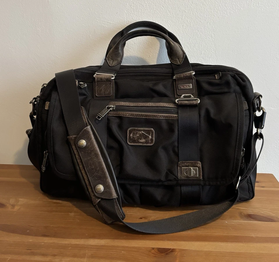 Maletín con solapa Tumi Alpha Bravo Pinckney bolsa de transporte para computadora portátil negro Foto 2 de 4