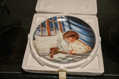 Sweetness and Grace GOD BLESS TEDDY Plate #3 First Issue Quilt Teddy Bear + COA