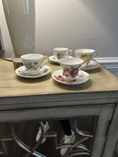 Set Of 4 Royal Winchester Bone China tea Cups And Saucers