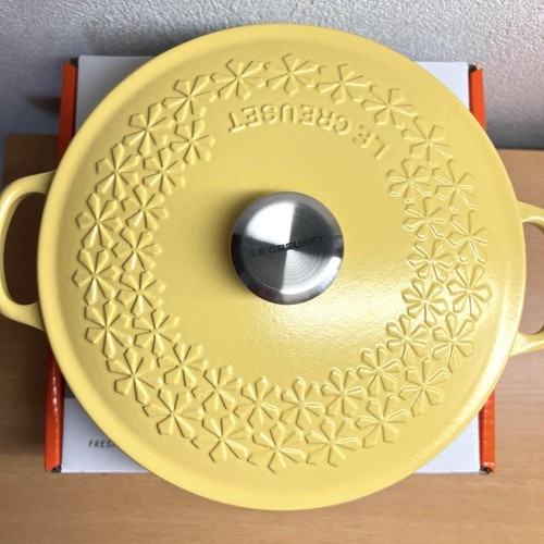 Le Creuset Signature Marmite Design Fleur 22 cm 2,6 L ghisa gialla mimosa - Foto 6 di 11