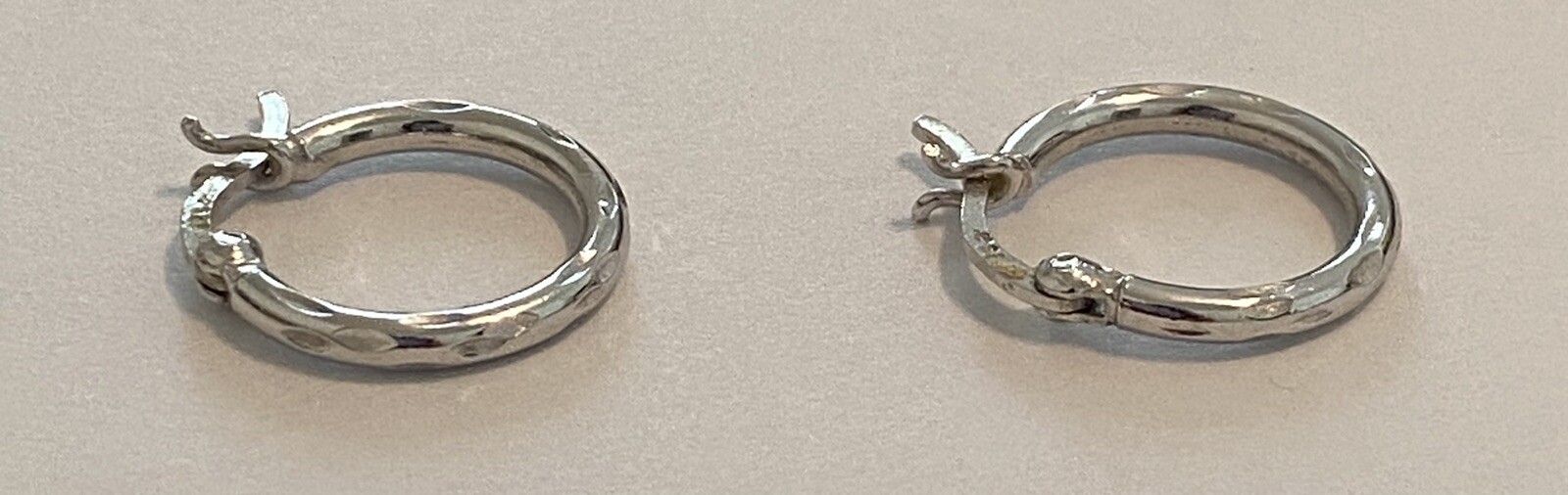 STERLING SILVER PATTERNED “LEAF CUT” HOOP EARRING… - image 13