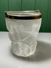 ATEMBERAUBENDER EISKÜBEL AUS MATTIERTEM GLAS IM FRANZÖSISCHEN STIL MIT EIS-FINISH UND VERSILBERTEM GRIFF