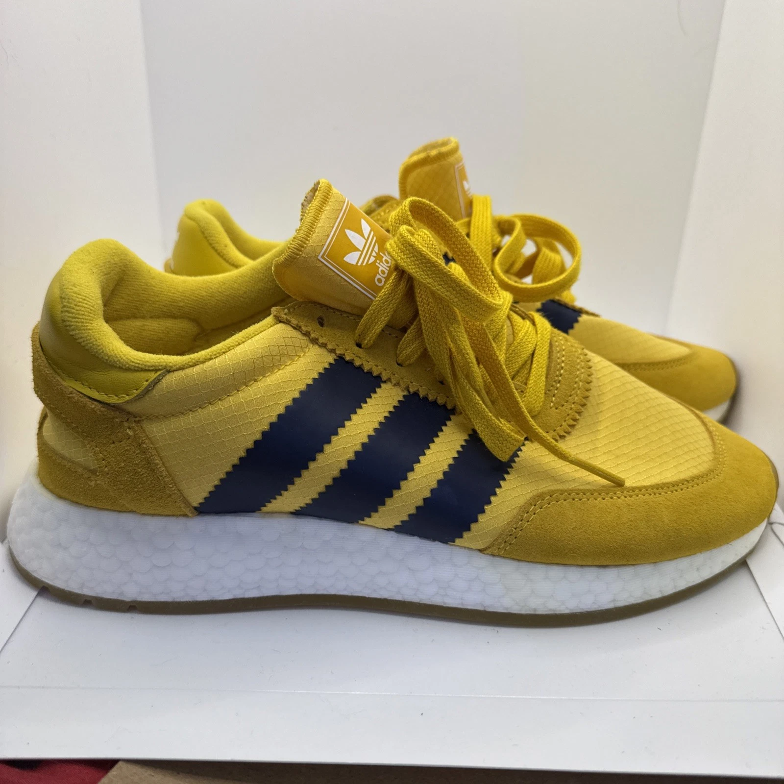 Scarpe da ginnastica Adidas Yellow Tribe indaco gomma. Taglia 6 5. BD7612