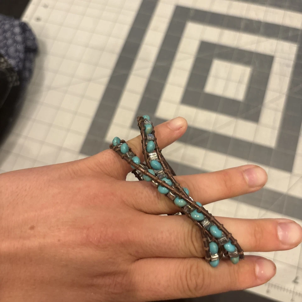 Pulseira de couro marrom e turquesa com miçangas - Imagem 4 de 4