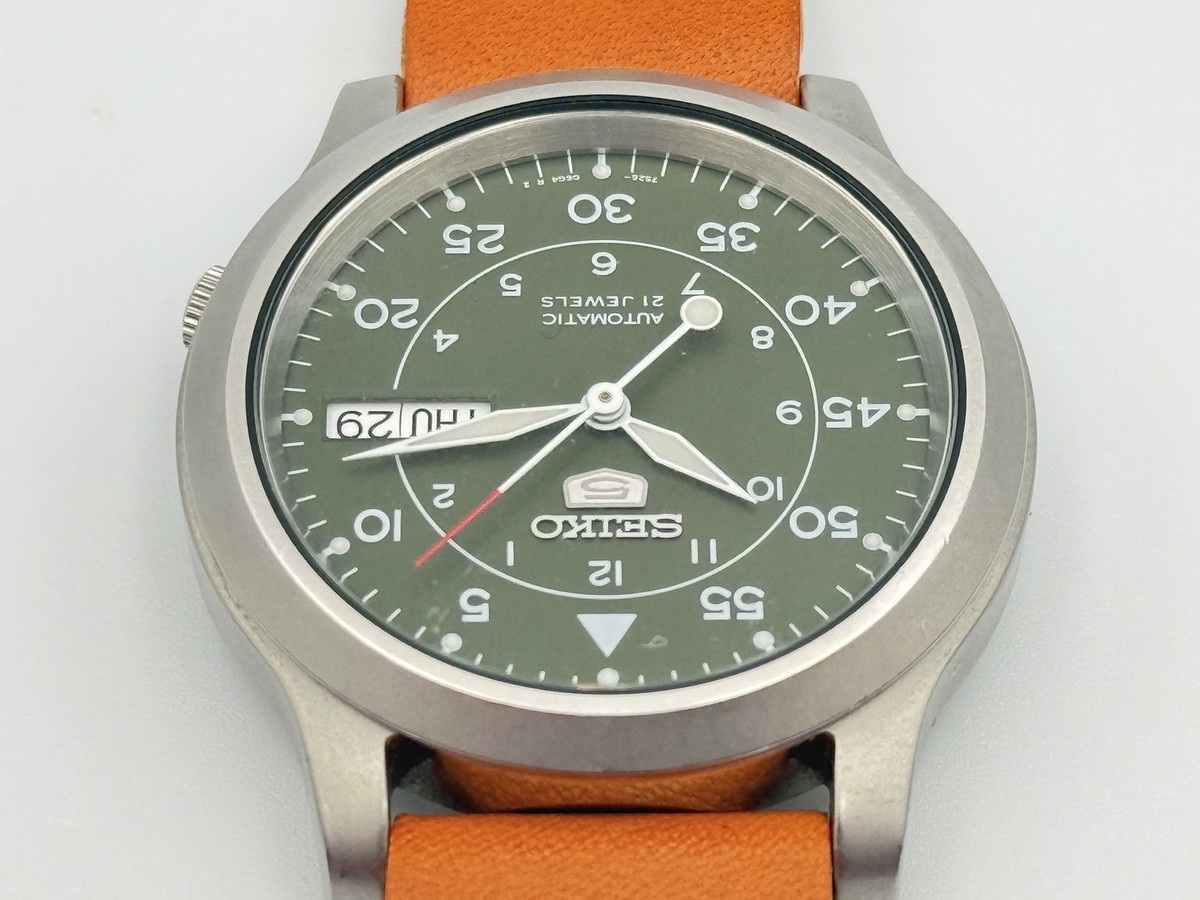 SEIKO 5 7S26-02J0 Automatic Green Dial Day Date 21J Men's Watch