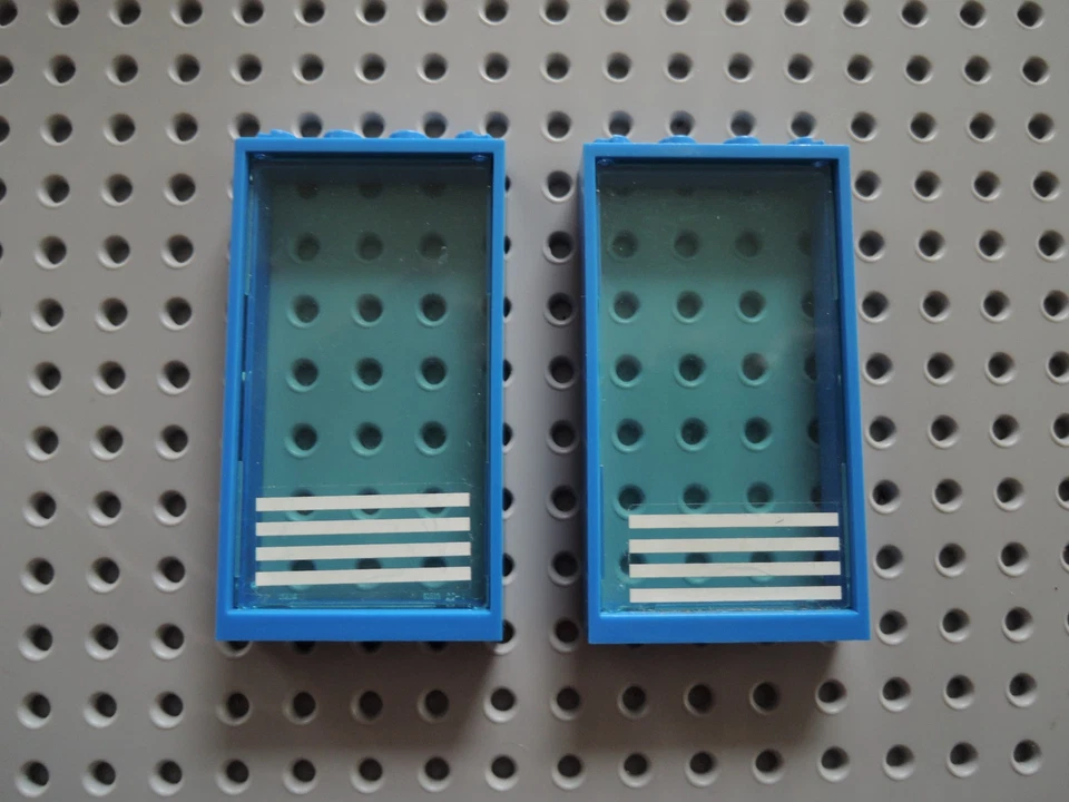 Lego 2 x Fenster 60596 blau 1x4x6 + Glas 57895 tr..hellblau Sticker 60047 7498 - Bild 1 von 1
