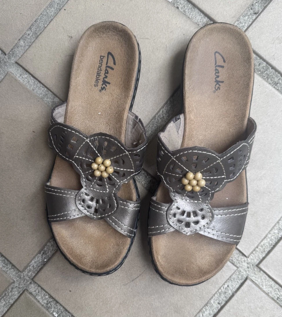 Sandali donna TAGLIA 6 CLARKS BENDABLES pelle bronzo metallizzato slide con perline