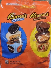Reese’s Oreo Plus Reese’s Miniature Cups Halloween Candy Assortment 48.8 Ounce