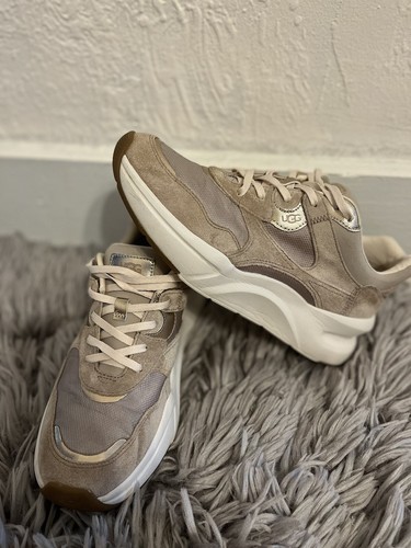 la hills sneaker ugg