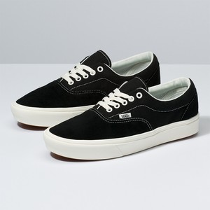 vans comfycush era black white