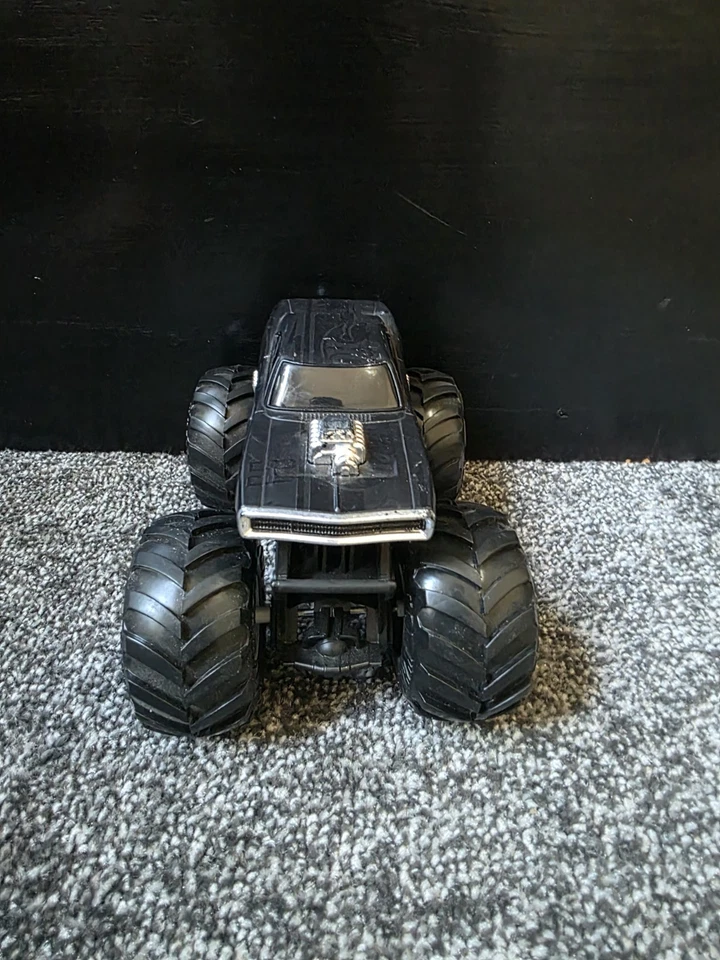 Hot Wheels Monster Jam  Oversized Truck Dodge Charger 1:24 Die Cast Metal Rare — 第 2/4 张图片