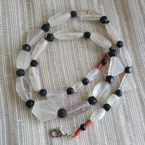 Collar de cuentas antiguas de cristal del Himalaya y cuentas de vidrio negro ... - Imagen 9 de 15