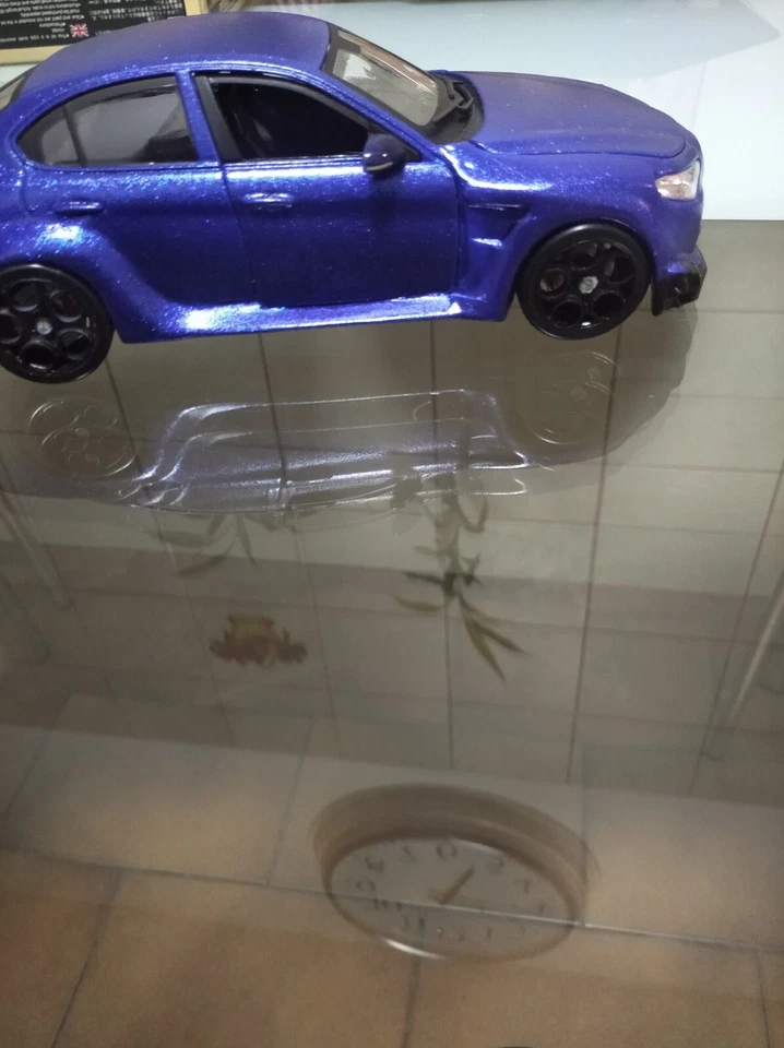 Modellino Alfa Romeo Giulia Kit DTM in Ferro scala 1: 24 Blu Metallizzato Burago - Immagine 2 di 4